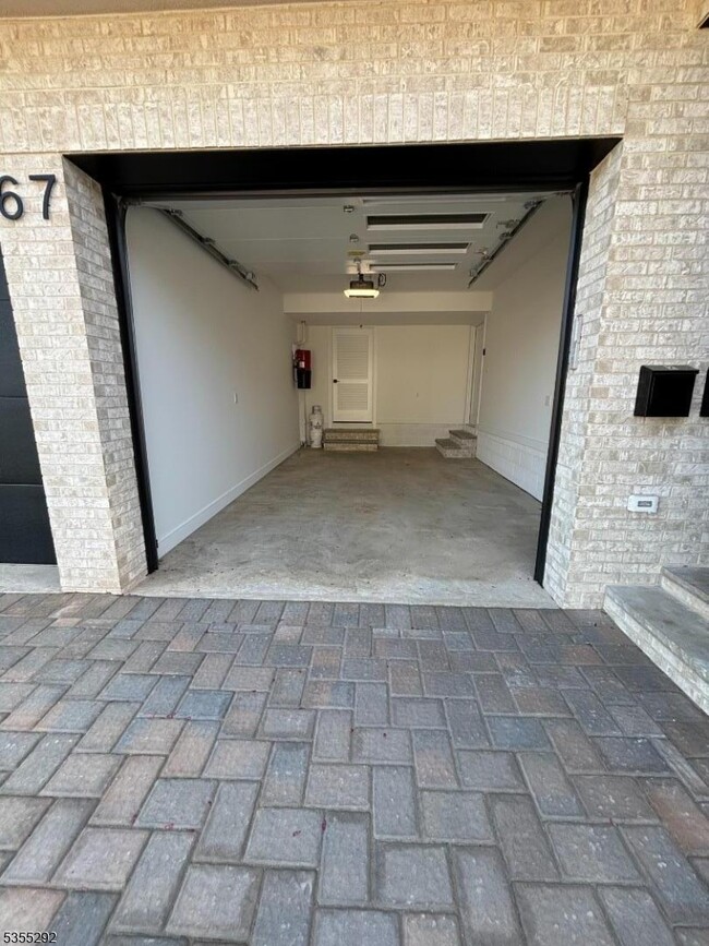 Building Photo - 67 W Harwood Terrace