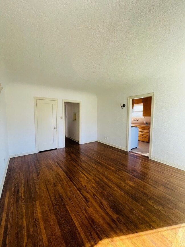 Building Photo - 482