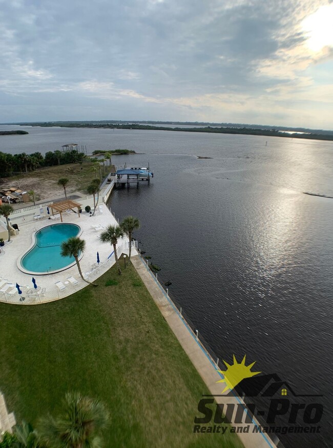 Building Photo - 3606 S Peninsula Dr