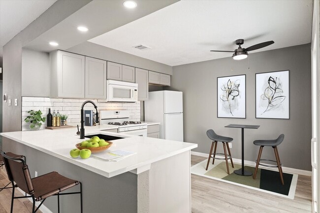 Building Photo - Modern Makeover in Prime NW Austin Location