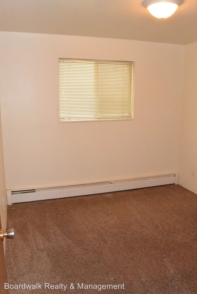 Building Photo - 675 E 5th Ave