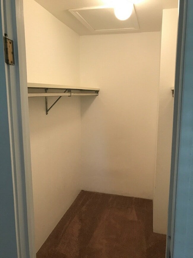 Building Photo - Adorable 1bd w/garage! Large balcony!