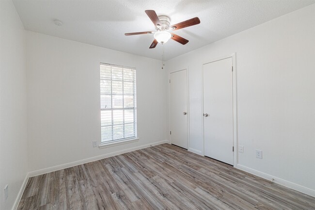 Building Photo - 16702 Pebbleglen Dr