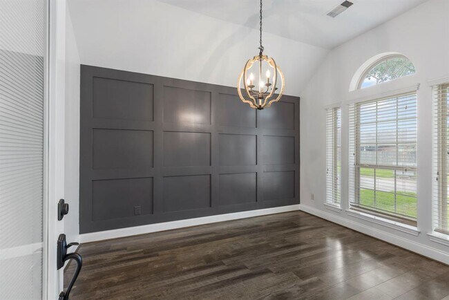 Building Photo - 1315 Cameron Park Ln