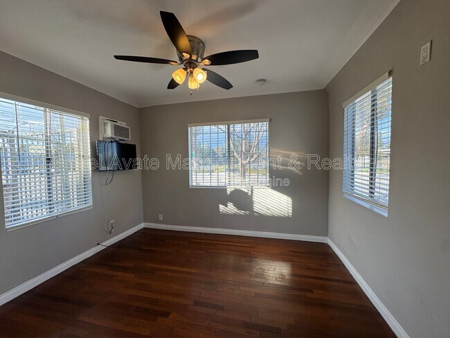 Building Photo - 10822 Ventura Blvd