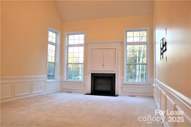 Building Photo - 913 Lillieshall Rd