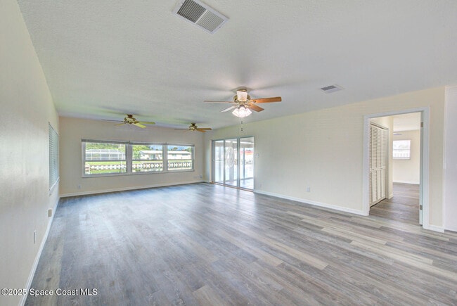 Building Photo - 1065 Molaki Dr