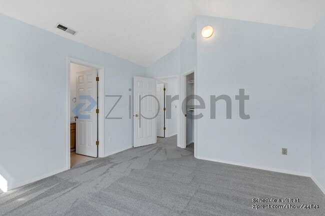 Building Photo - 2744 NW Upshur St