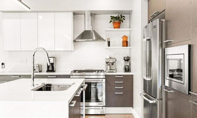 Building Photo - Beautiful 4 bedroom 3 bathroom property in Jefferson Park Denver