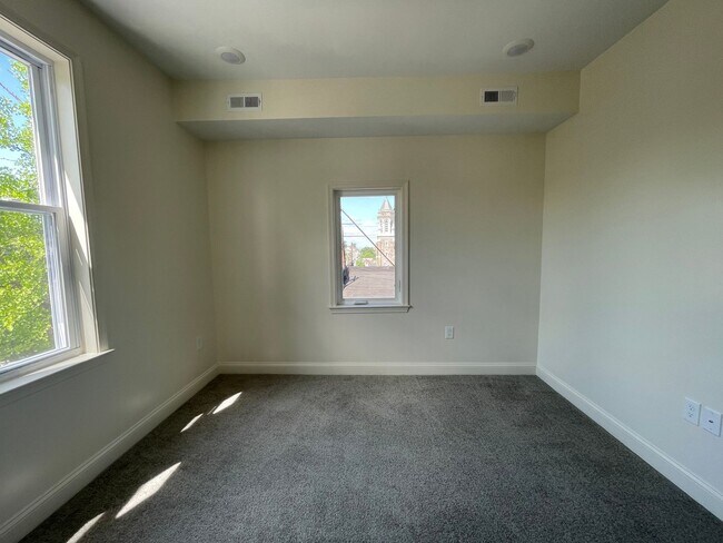 Building Photo - 6905 Belair Rd