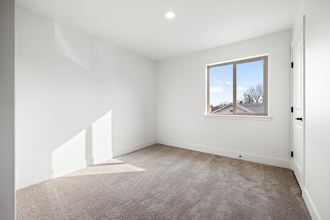 Building Photo - 1030 S Underwood Pl