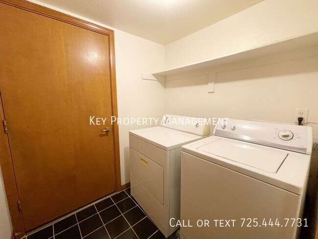 Building Photo - TWO STORY 4 BEDROOM WITH POOL NEAR SPRING ...