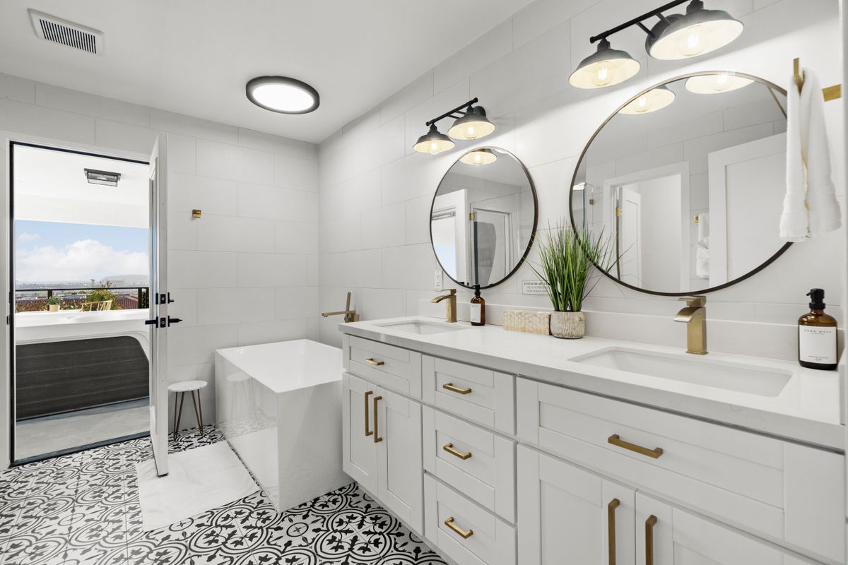 Building Photo - 2125 W California St