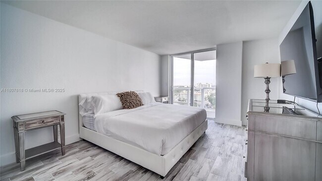 Building Photo - 2401 Collins Ave