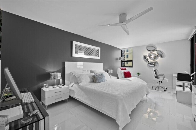 Building Photo - 5280 N Ocean Dr