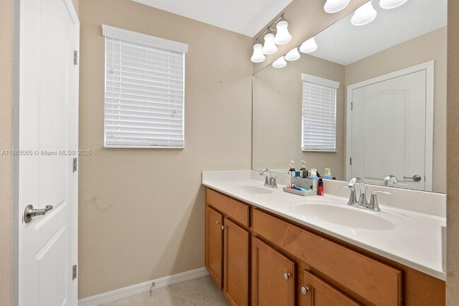 Building Photo - 2330 Heydon Cir E