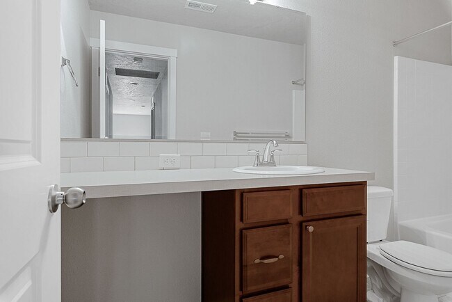 Building Photo - 3 Bed 2.5 Bath + Loft & Office located in the Greyhawk Subdivision