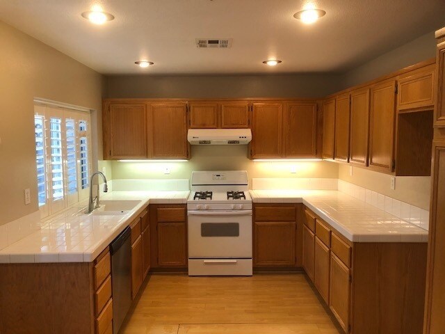 Building Photo - 14051 Catalina Ct