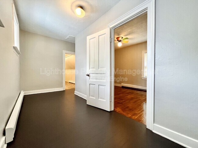 Building Photo - 429 Carrier St NE