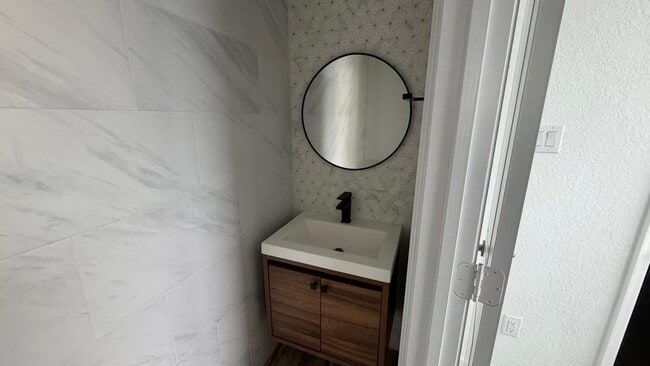 Building Photo - 975 Lars Trek Trail