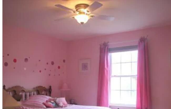 Building Photo - 73 Witman Dr