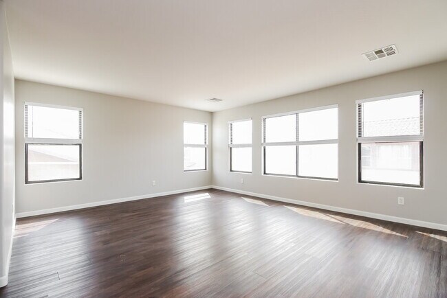 Building Photo - 2233 E 27th Ave