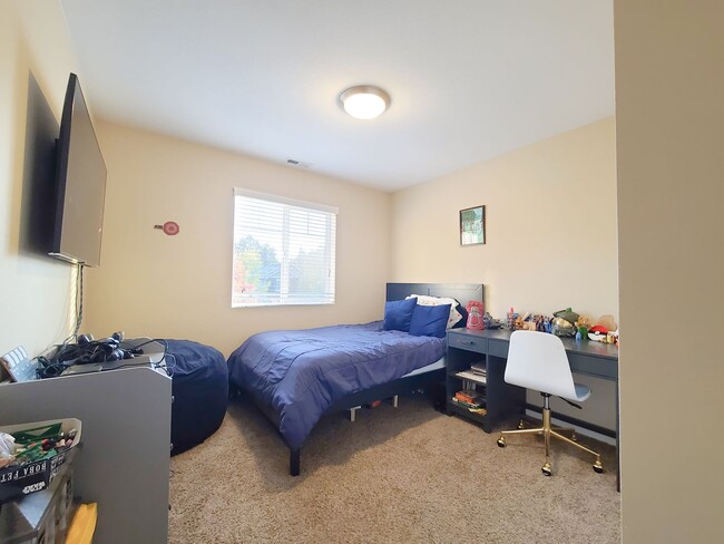 Building Photo - 4 bedroom/2.5 bath in Parkside Estates