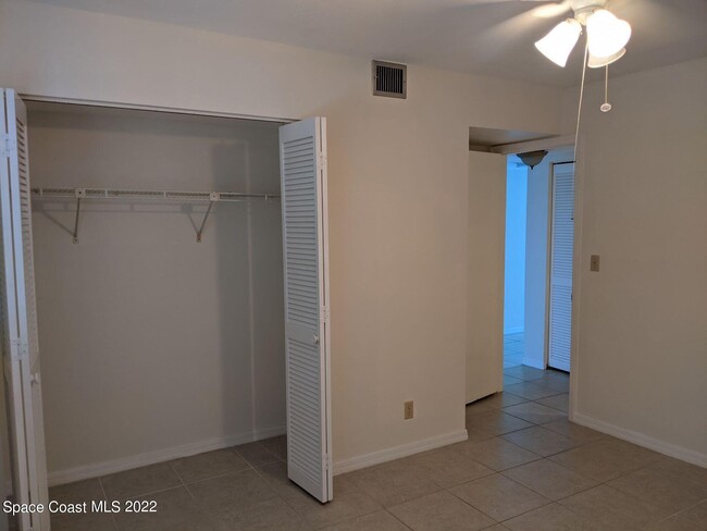 Building Photo - 3220 River Villa Way