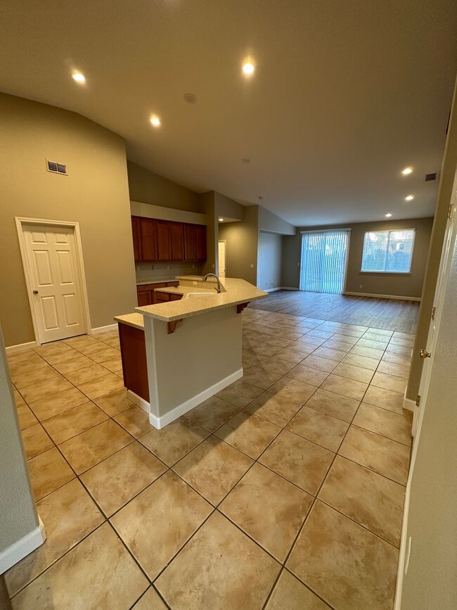 Building Photo - Gorgeous Open Single Story Floorplan  in t...