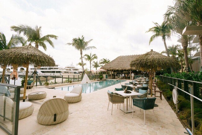 Building Photo - 5301 N Flagler Dr