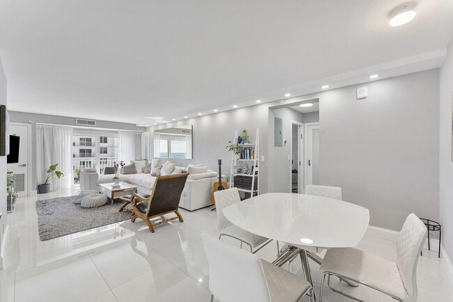 Building Photo - 4505 S Ocean Blvd