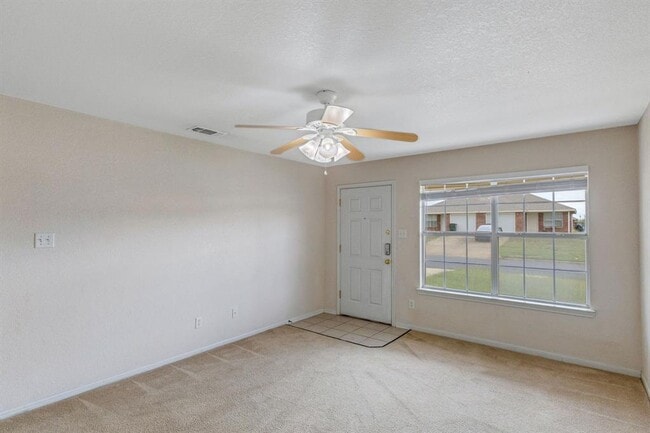Building Photo - 319 Cedar Ridge Dr