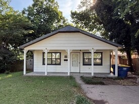 Building Photo - 1008 S Lowry St