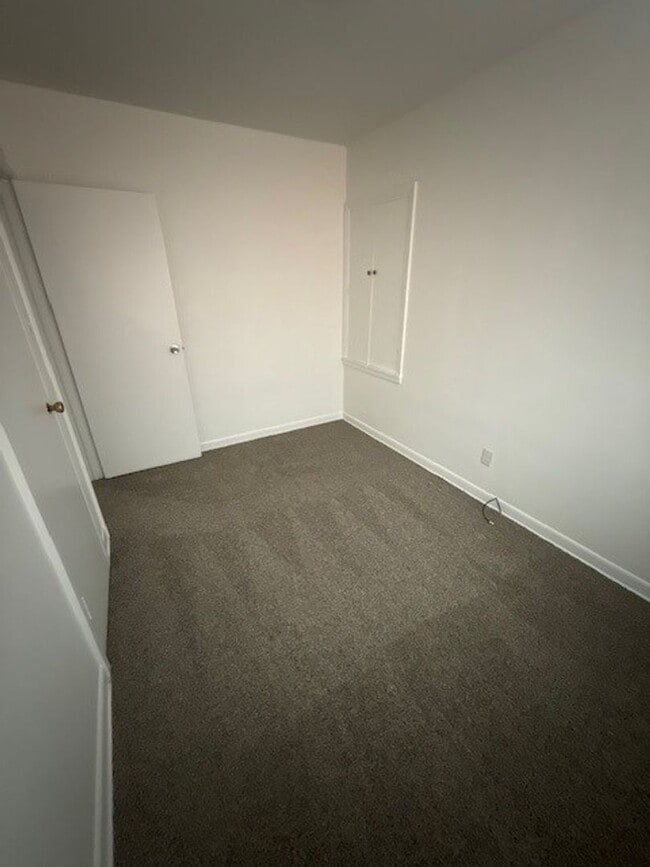 Building Photo - Charming 3-Bedroom Home Near Kenosha Dream Park