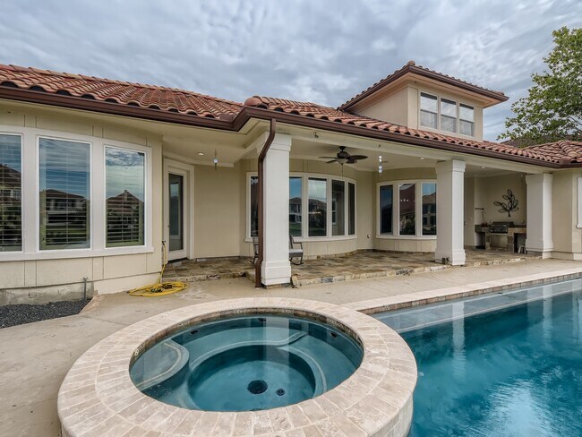 Building Photo - 19027 Crescent Bay Dr