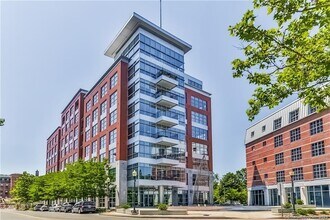 Building Photo - 33 N Water St