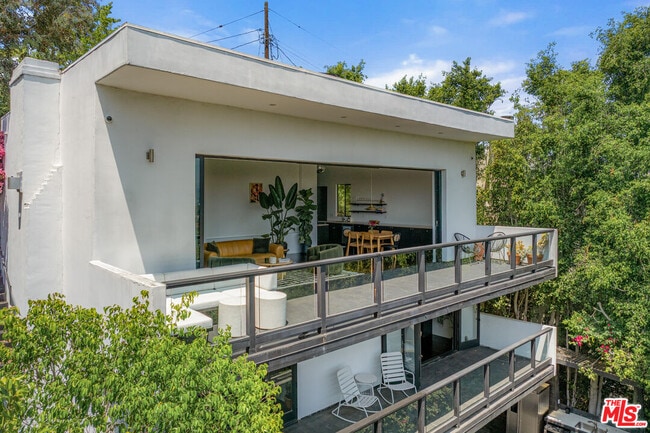 Building Photo - 2300 Ronda Vista Dr