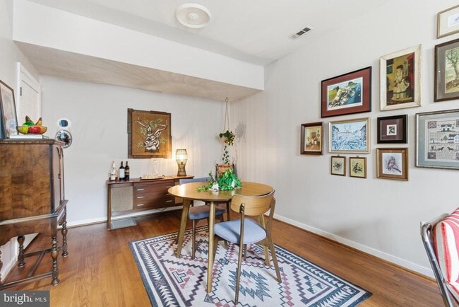 Building Photo - 122 W Henrietta St