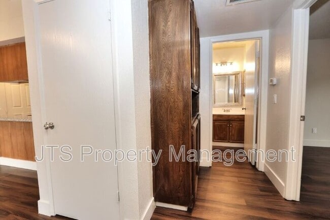 Building Photo - 8128 Sunrise E Way