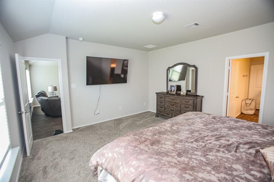 Building Photo - 919 Bright Lotus Ln