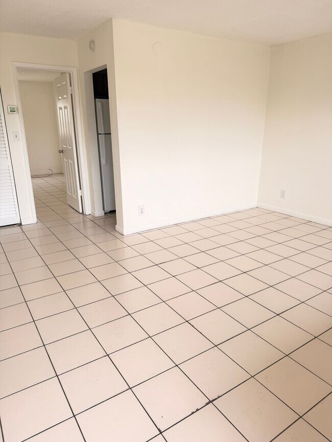 Building Photo - One-bedroom for rent in Pompano Beach