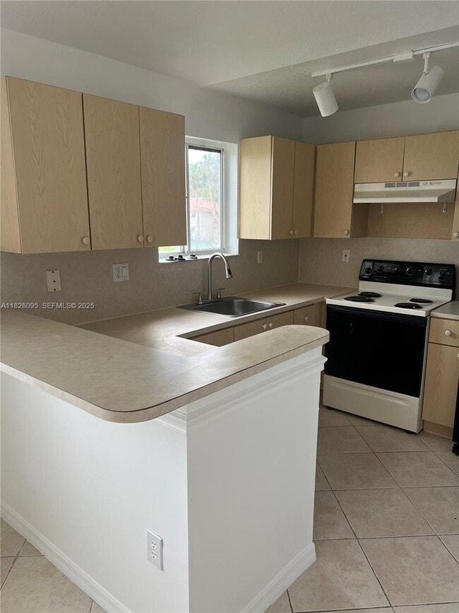 Building Photo - 2921 SE 12th Rd