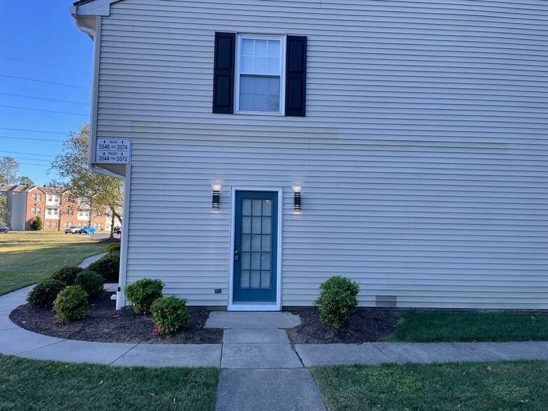 Building Photo - 3544 Clover Meadows Dr