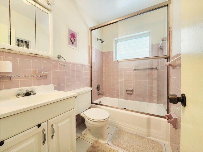 Building Photo - 920 SW 11th Ave