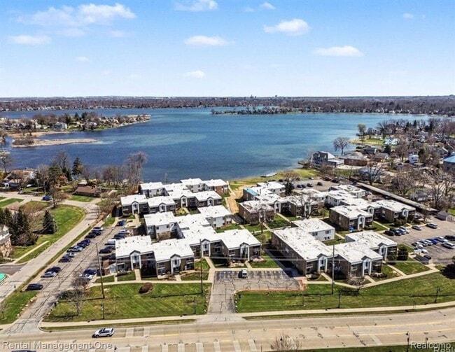 Building Photo - 1603 Cass Lake Rd