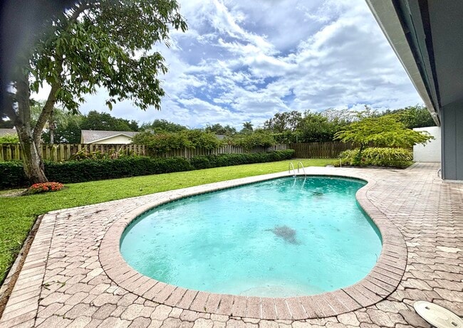 Building Photo - 3048 NW 27th Terrace