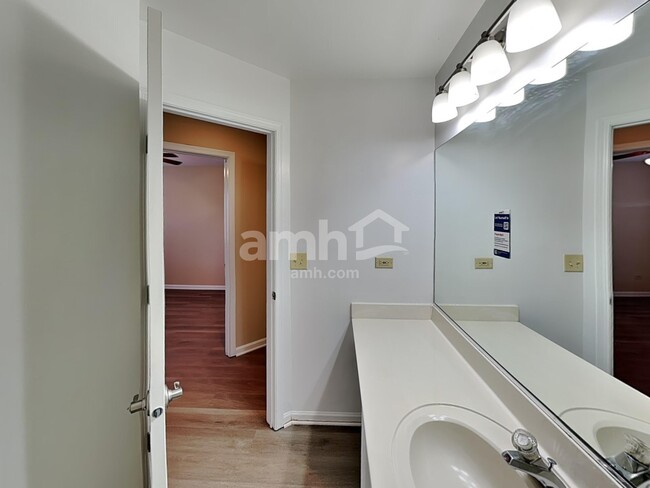 Building Photo - 2200 Brindlewood Dr