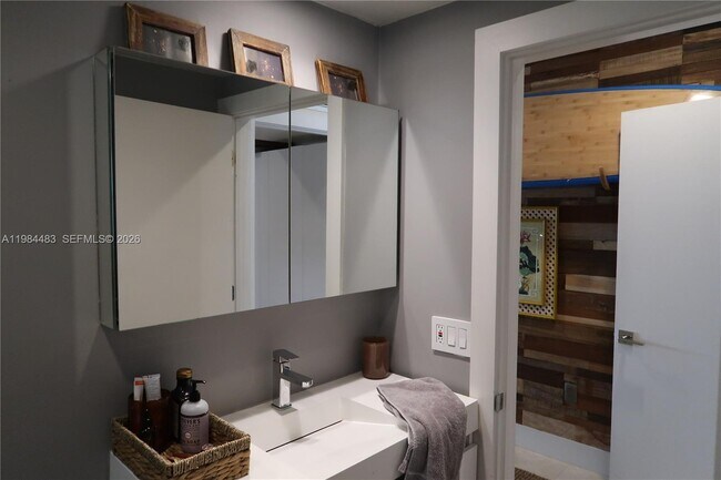 Building Photo - 929 Michigan Ave