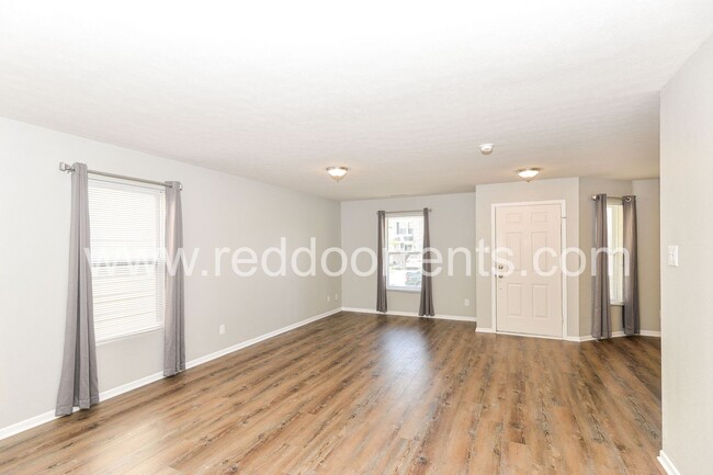 Building Photo - Charm and Convenience: Your Ideal 2-Bedroo...