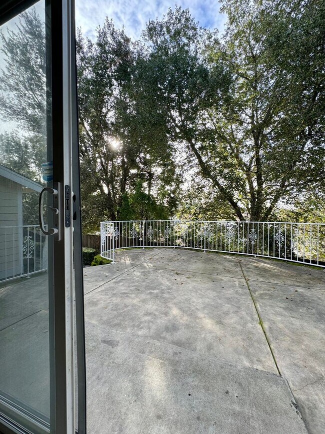 Building Photo - 3 Bedrooms, 2 1/2 Bathrooms, Serene Napa Setting